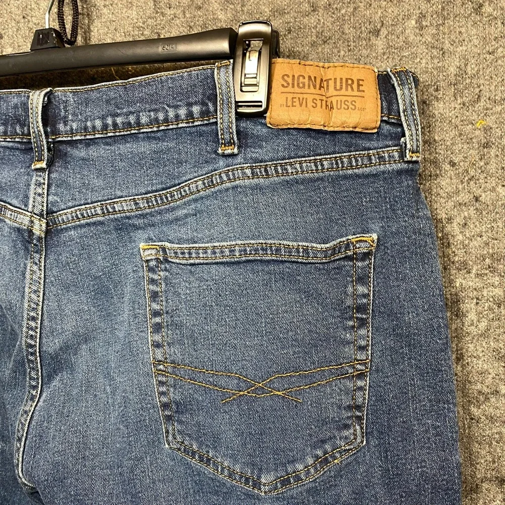 Levi Strauss Signature Mens Blue Classic Denim Shorts 44 Relaxed Fit 10 Inseam